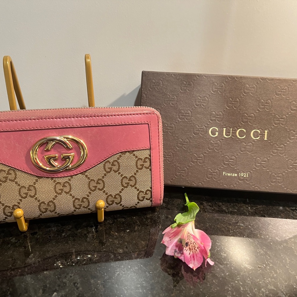 Authentic Gucci Monogram Wallet